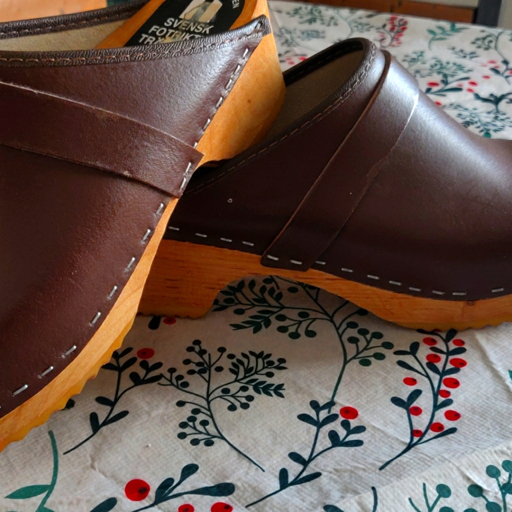 Sven Dark Brown Leather Clogs